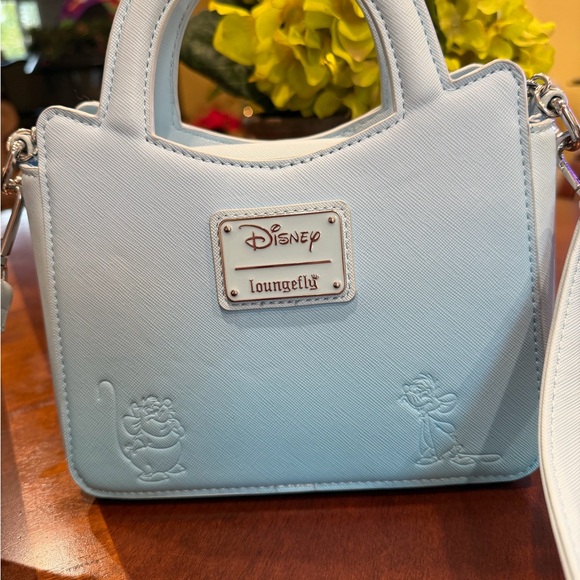 Elegant Blue Handbag with Chain Detail - Picture 2 of 10